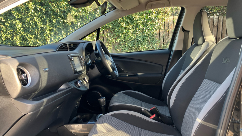 Toyota Yaris 1.5 Hybrid Y20 5dr CVT [Bi-tone] Hybrid Hatchback